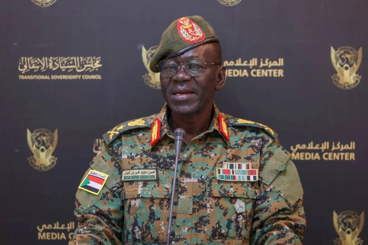 وزير الدفاع السوداني الفريق حسن كبرون يدلي بتصريح حول خطة إعادة الأجانب في السودان إلى بلدانهم