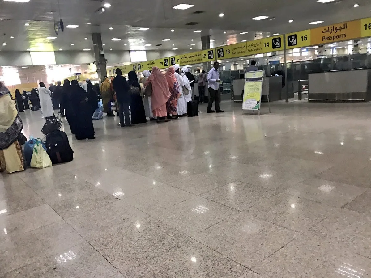 مطار الخرطوم الدولي يواصل العمل.. 15 رحلة جوية رغم الهجمات