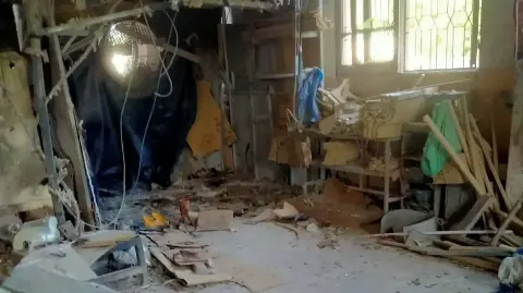 موقع انفجار داخل منزل في حي الموردة بمدينة القضارف شرقي السودان