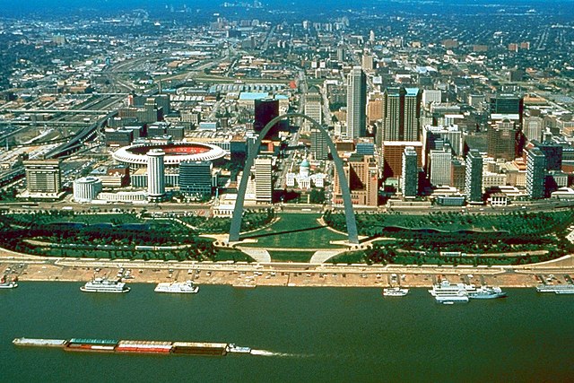 St Louis Missouri skyline over arch