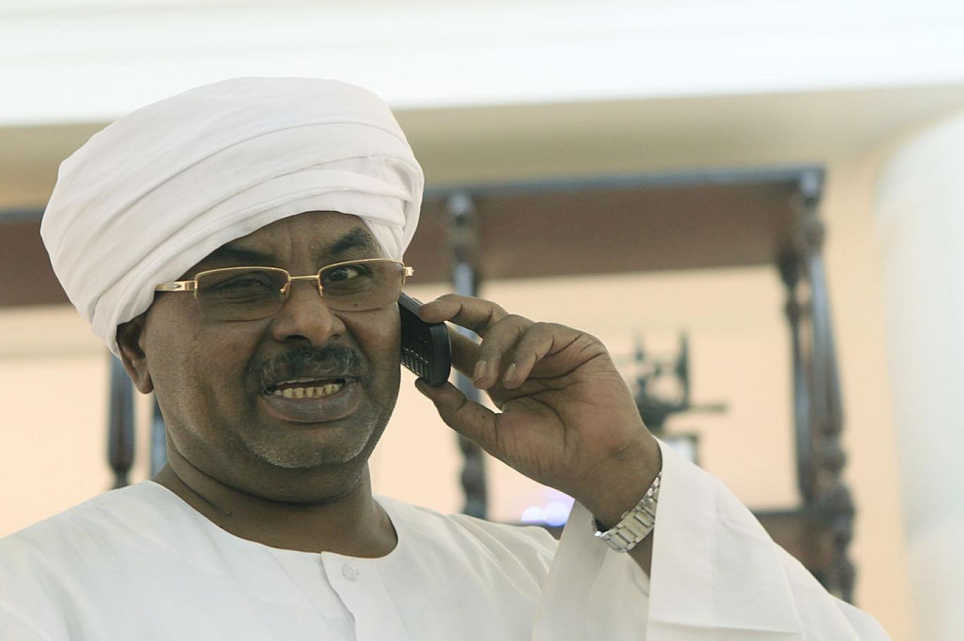 صلاح قوش يتفقد جرحى معركة الكرامة 1 صلاح قوش
