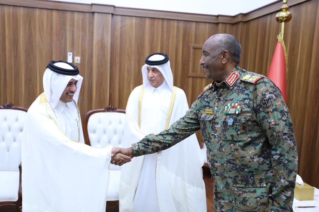 نتائج مباحثات البرهان مع الوفد القطري 1 البرهان ومسؤول قطري المريخي