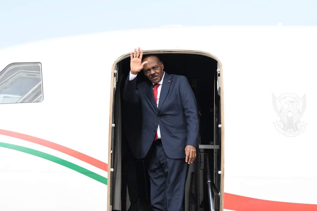 رئيس وفد الحكومة السودانية إلي جدة يكشف عن مهمته 1 محمد بشير ابونمو وزير المعادن رئيس وفد حكومة السود