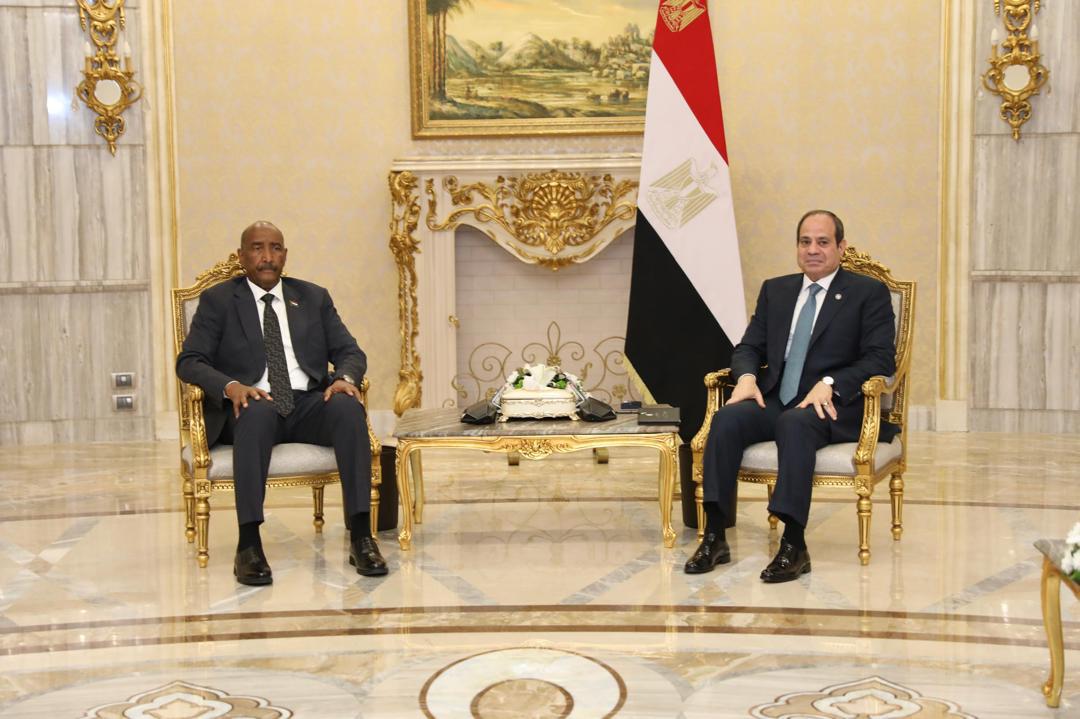 مخرجات لقاء البرهان بالسيسي على هامش المؤتمر الحضري وتوجيهات السيسي 1 البرهان والسيسي
