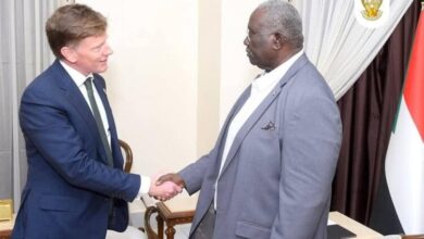 مالك عقار وممثل بريطانيا في السودان
