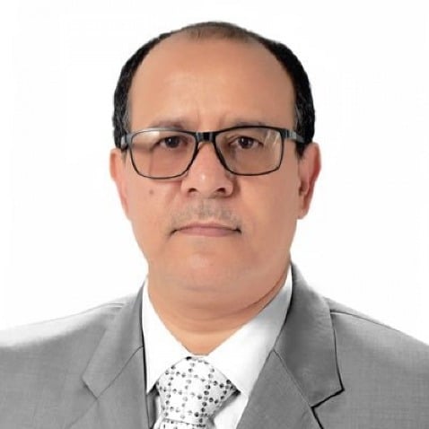 لماذا تمكنت الإمارات في اليمن .. وانهزمت في السودان ؟ مقال لكاتب اليمني 1 الكاتب اليمني سيف الحاضري