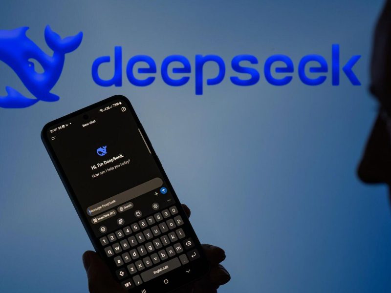 ما هو تطبيق ديب سيك DeepSeek ولماذا محرم في أمريكا وعليه عقوبة 20 عام سجن؟ 1 ديب سيك DeepSeek