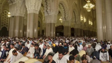إمام يمنع النساء من صلاة التراويح