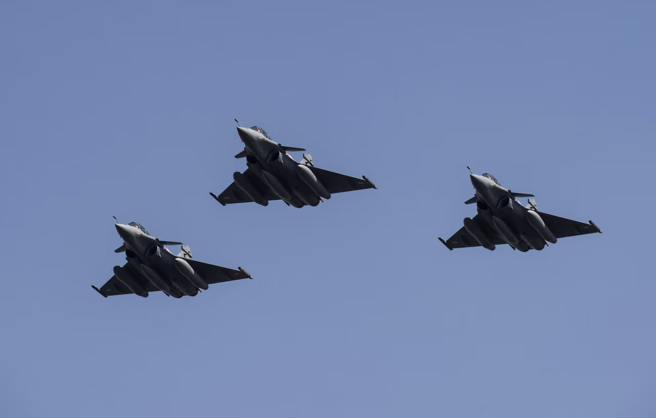 سرب من طائرات التنين الصينية J-10C تحلق في سماء السودان 1 طائرات التنين القوي الصينية