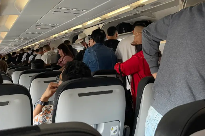هبوط إضطراري لطائرة بريطانية بعد حفل توديع عزوبية صاخب في السماء 1 هبوط إطراري لطائرة بريطانية بعد حفل توديع عزوبية صاخب في السماء