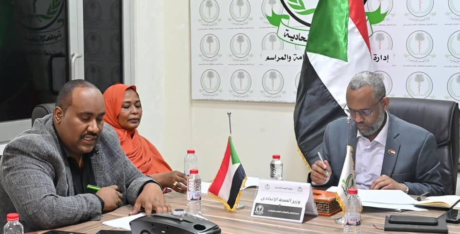 اللجنة العليا لإدارة الطوارئ بولاية البحر الأحمر تناقش خطة الاستعداد والاستجابة للكوارث 1 IMG 20250507 WA0112