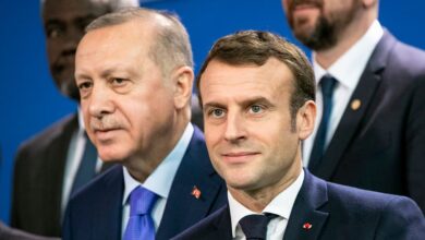فيديو متداول أردوغان يحرج ماكرون .. ما هدف أردوغان من هذا الفعل