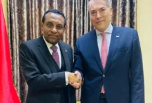 كامل إدريس والمبعوث السويسري.jpg