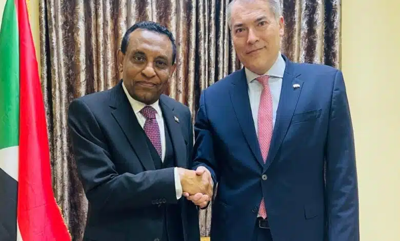 كامل إدريس والمبعوث السويسري.jpg