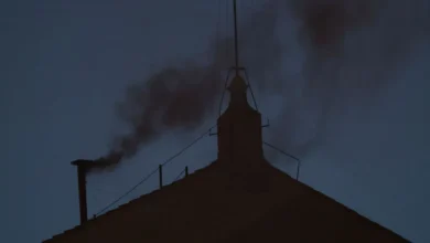 ماذا يعني الدخان الأسود في الفاتيكان