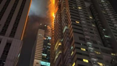 حريق مجمع مكون من 67 طابق في دبي والسلطات الإماراتية توقف خدمة القطارات في المنطقة