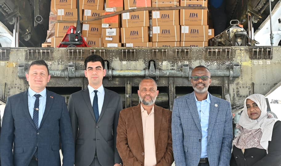 وزارة الصحة تستقبل طائرة مساعدات إنسانية وطبية تركية تبلغ 37 طناً لمكافحة الكوليرا 1 IMG 20250618 WA0267