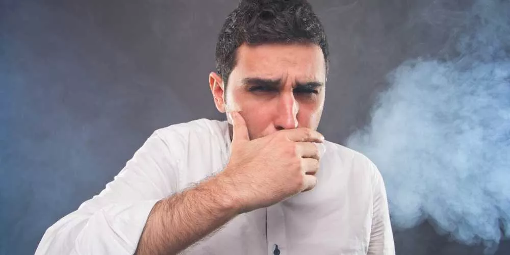 السعال بعد الأكل علامة على وجود خطر في صحتك.. ما سبب السعال بعد الأكل