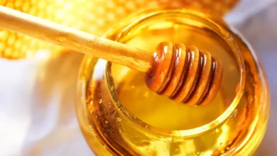 الفرق بين العسل الاصلي والمغشوش.. هل العسل الأصلي يتجمد في الثلاجة