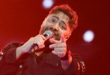 بالفيديو.. تامر حسني يطلب من الجمهور طلب مؤثر قبل بداية الحفلة