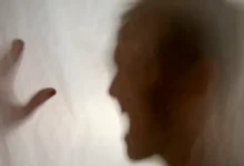 سكب الزيت الساخن على زوجته وهرب.. جريمة مروعة تهز الشارع المغربي